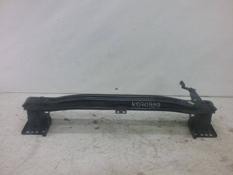 Усилитель переднего бампера