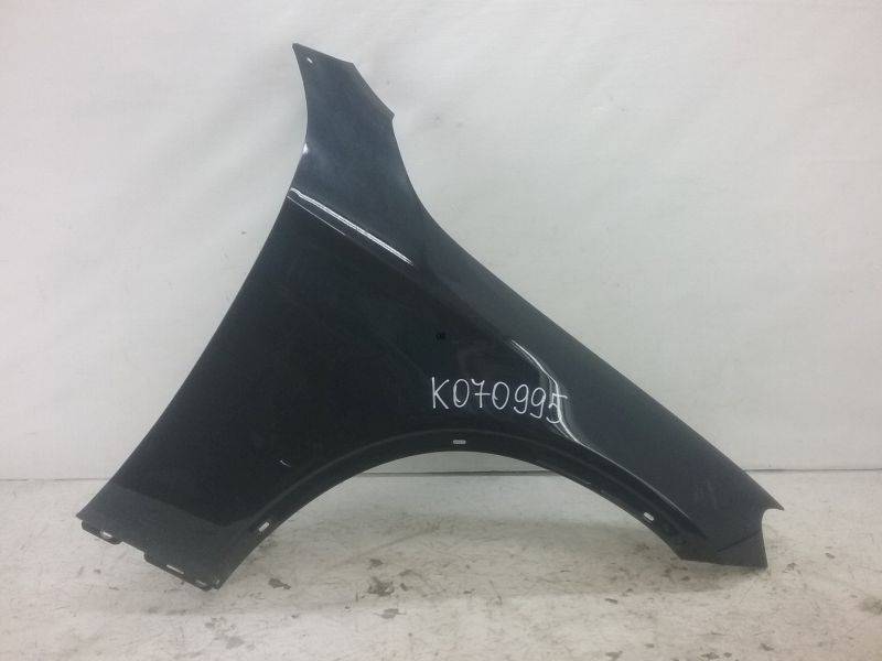 Крыло переднее правое