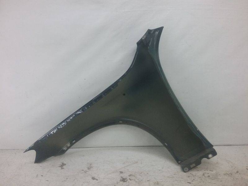 Крыло переднее правое