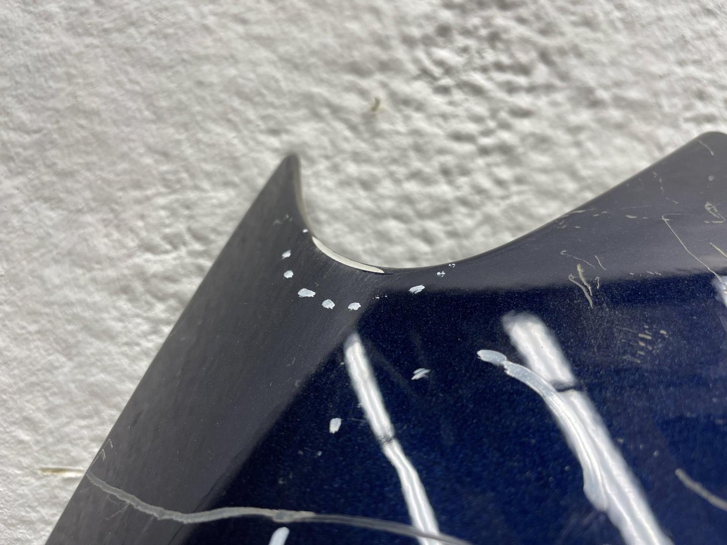 Крыло переднее правое