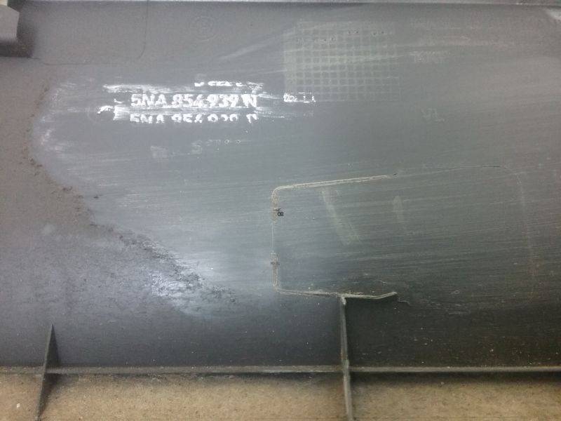 Накладка двери передней левой