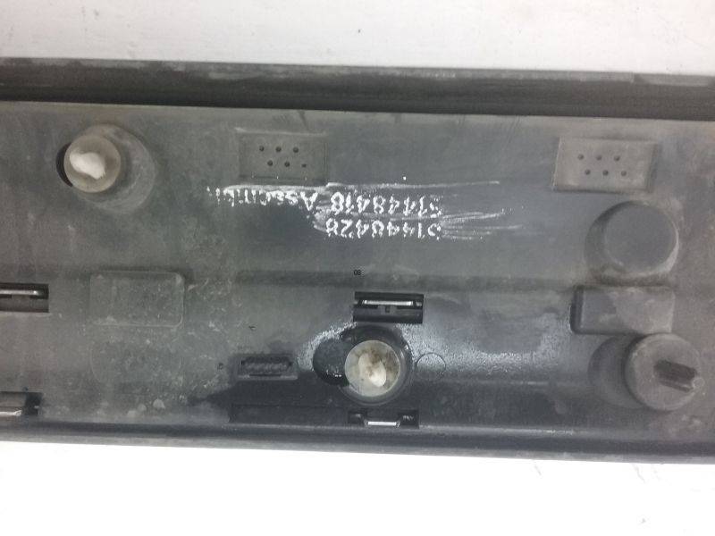 Накладка двери передней правой