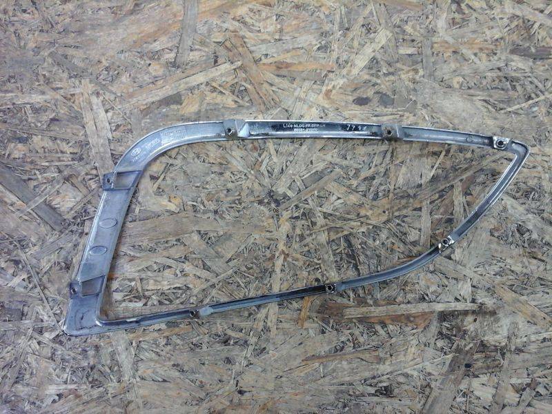 Рамка противотуманной фары левой