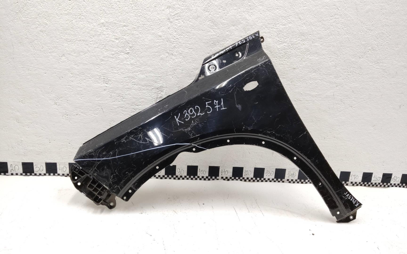 Крыло переднее левое