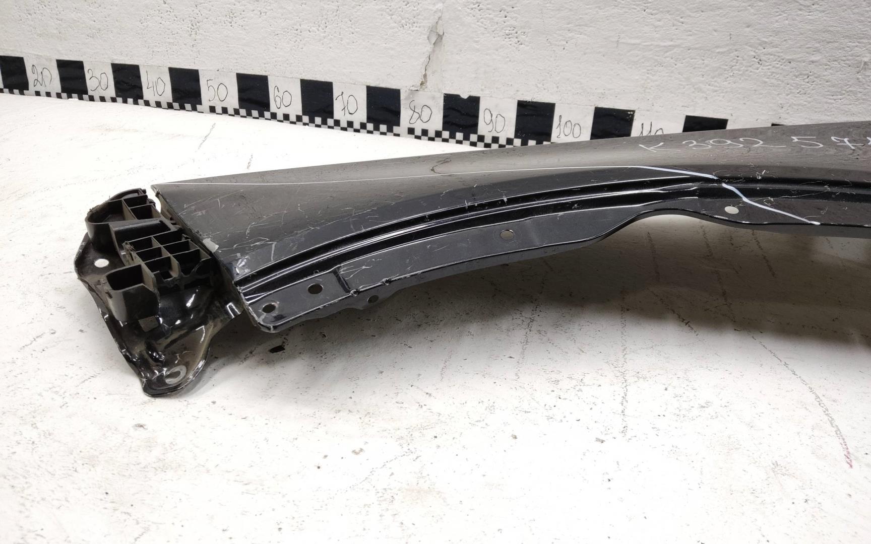 Крыло переднее левое