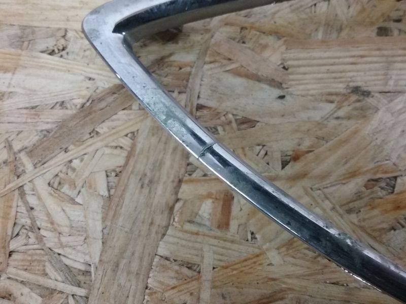 Рамка противотуманной фары левой