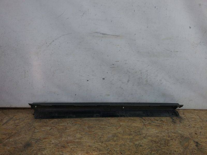 Накладка двери передней правой