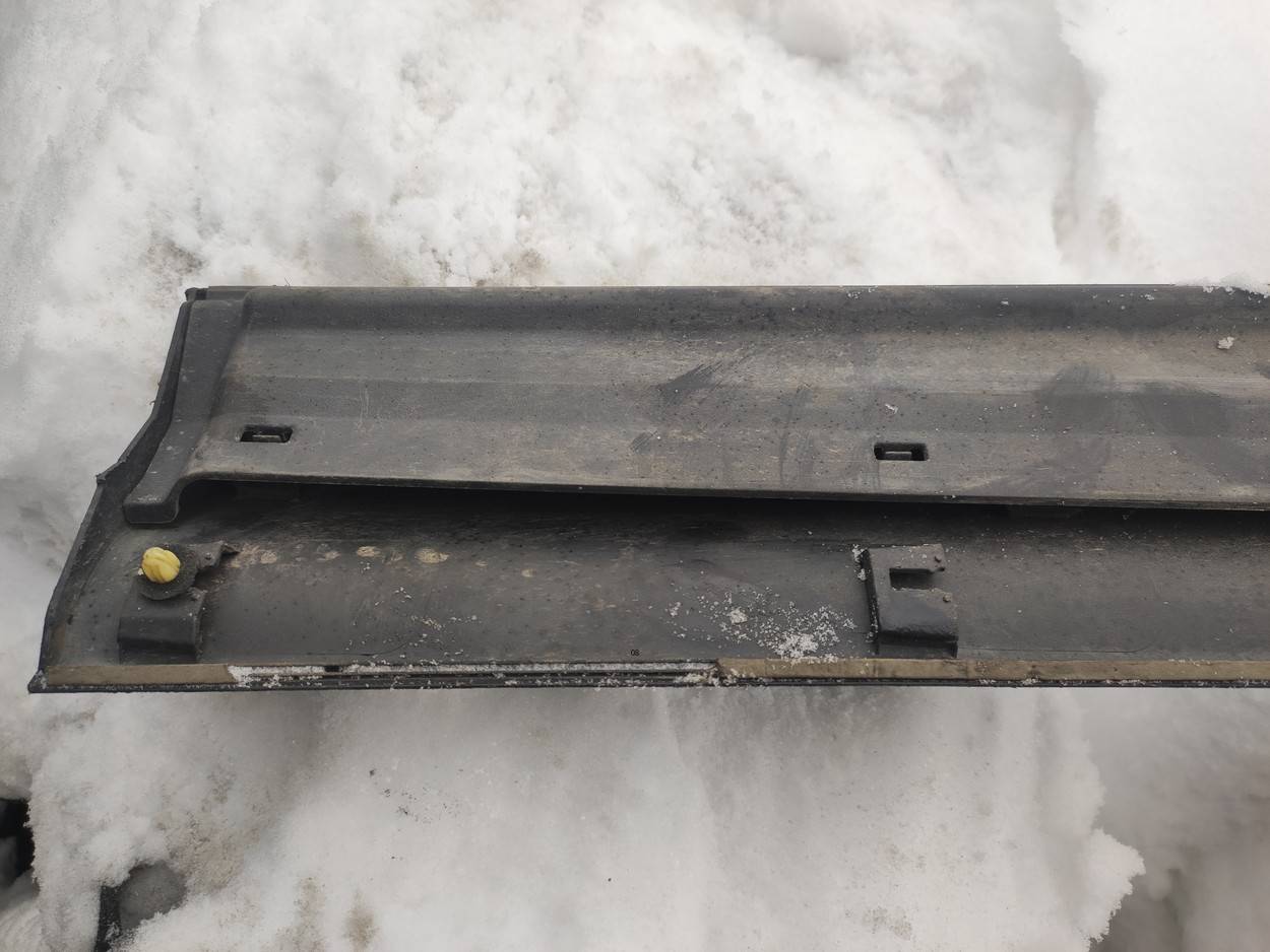 Накладка двери передней правой