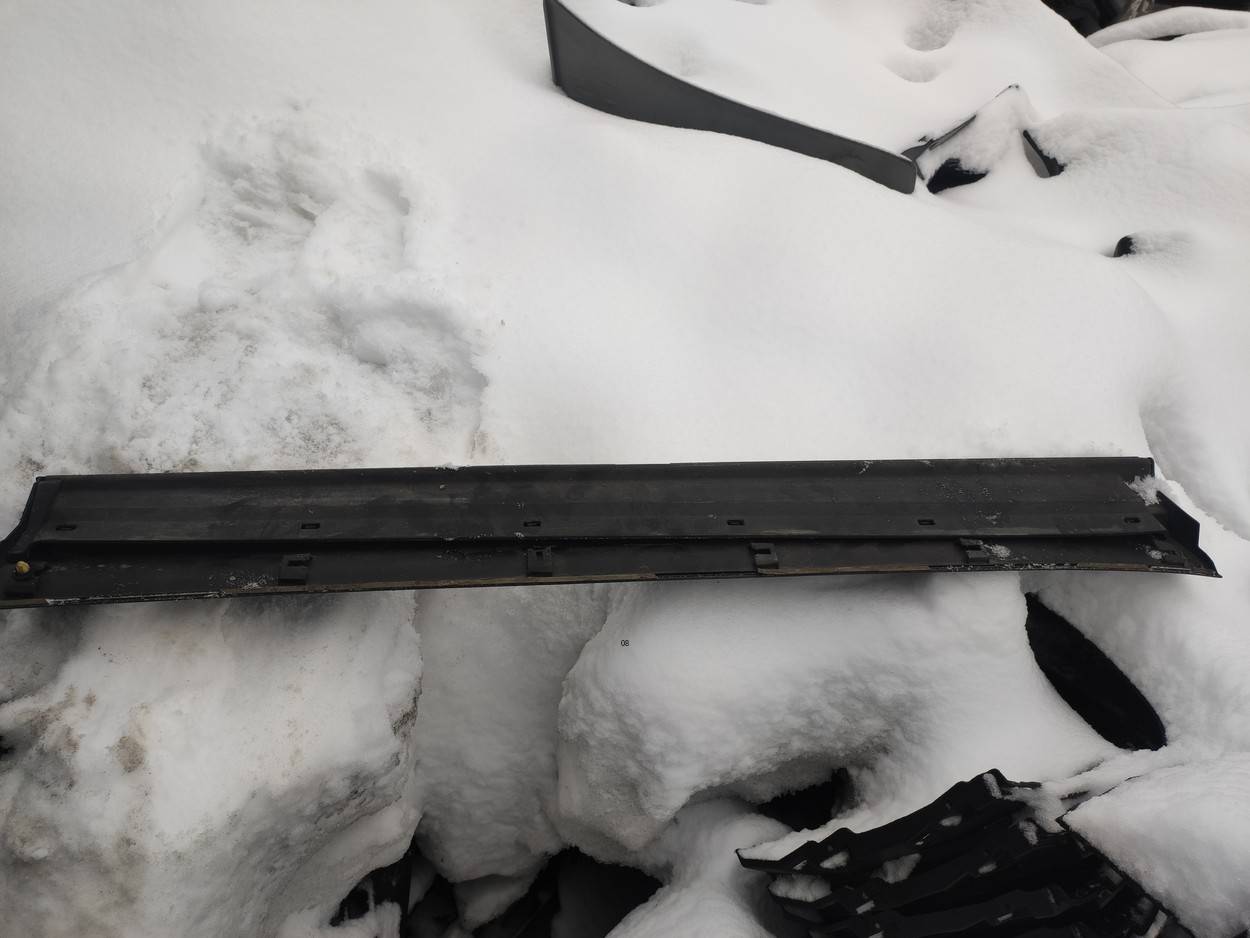 Накладка двери передней правой