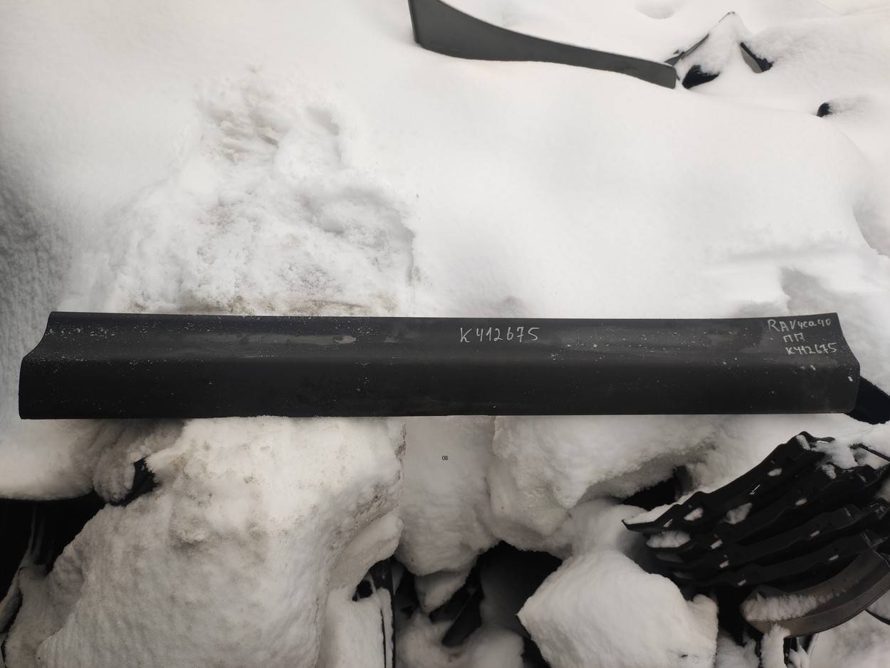 Накладка двери передней правой