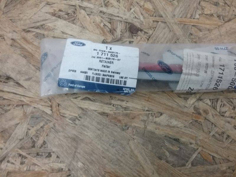 Молдинг лобового стекла