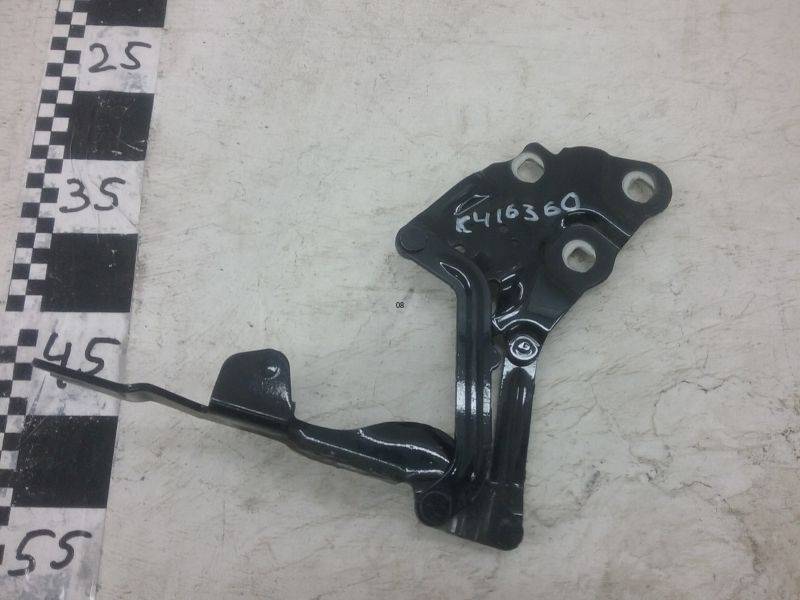 Петля капота левая