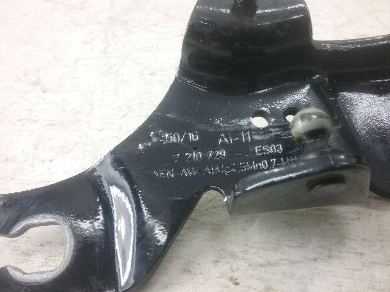 Петля капота левая