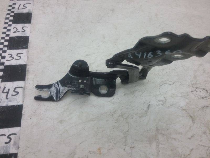 Петля капота левая