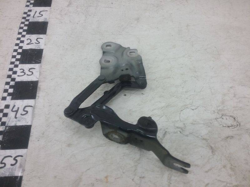 Петля капота левая