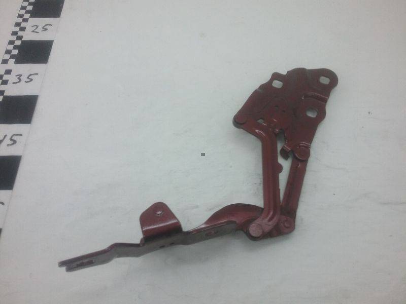 Петля капота левая