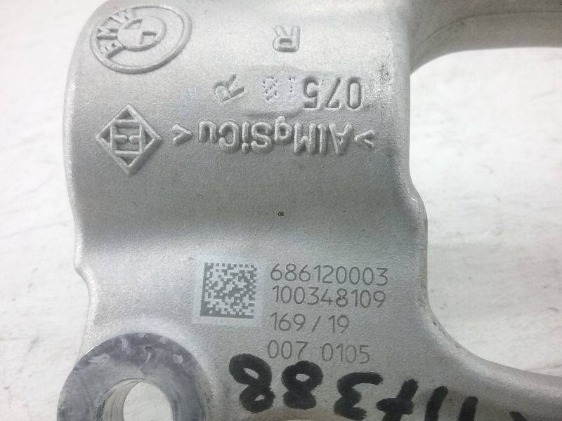 Кронштейн амортизатора правый