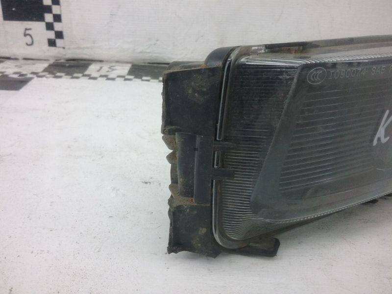 Фара противотуманная правая