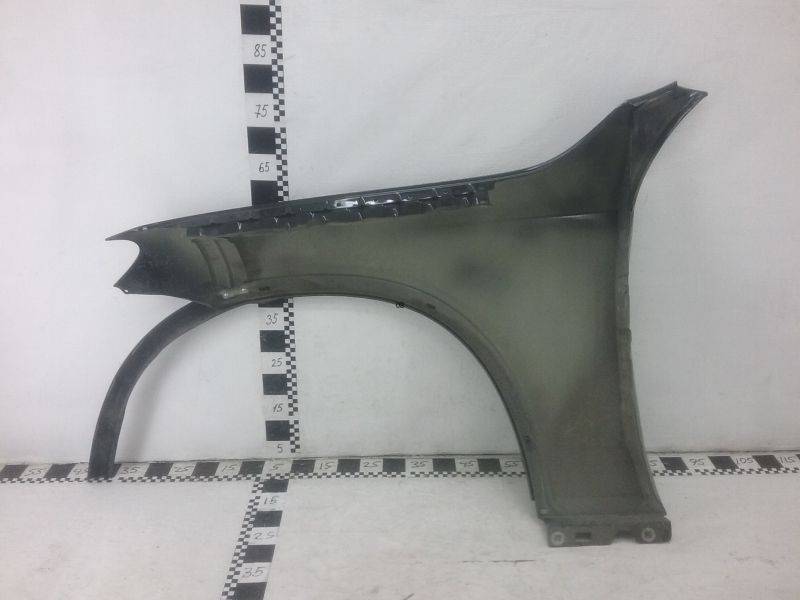 Крыло переднее правое