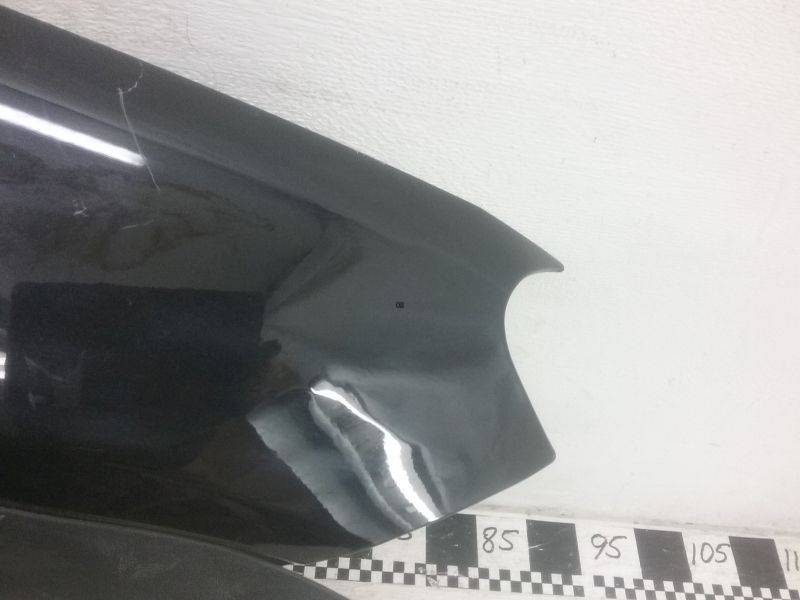 Крыло переднее правое