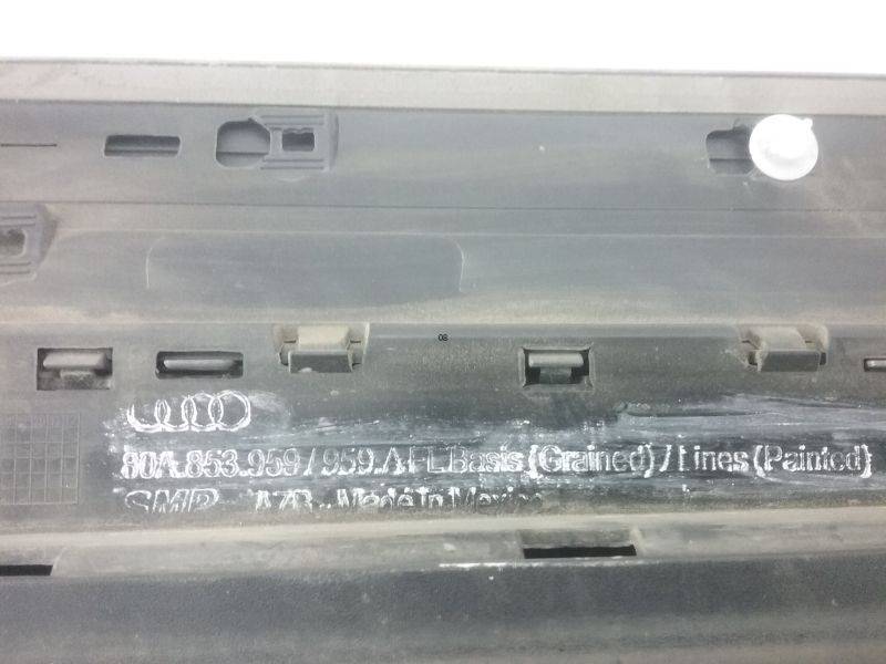 Накладка двери передней левой