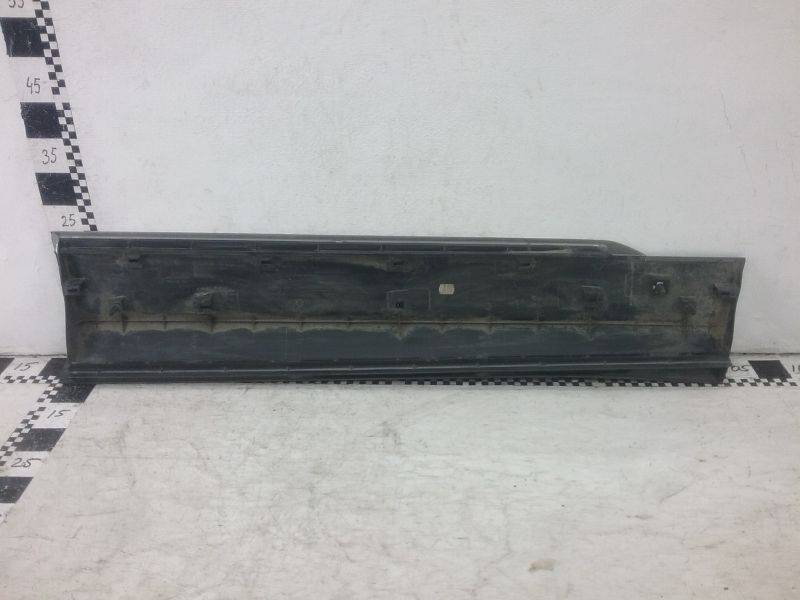 Накладка двери передней левой