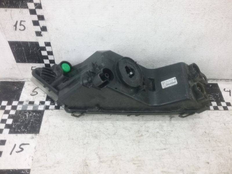 Фара противотуманная правая