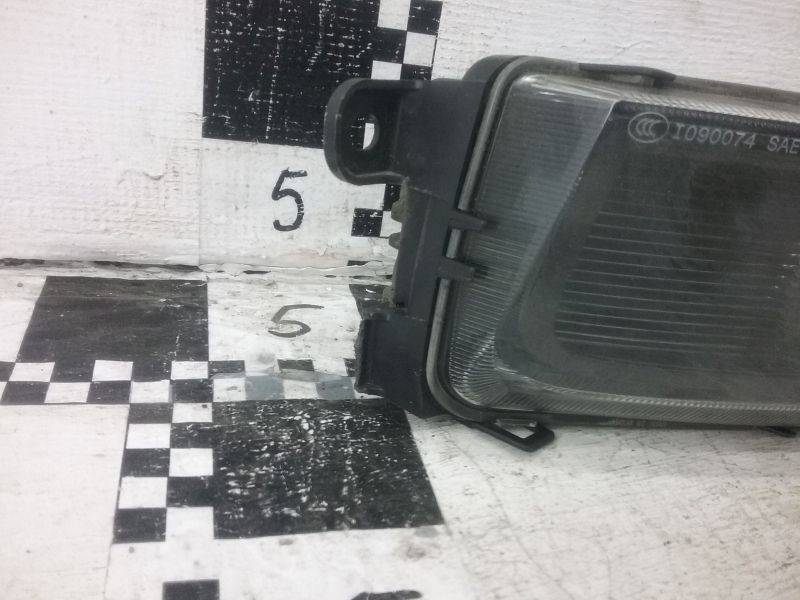 Фара противотуманная правая