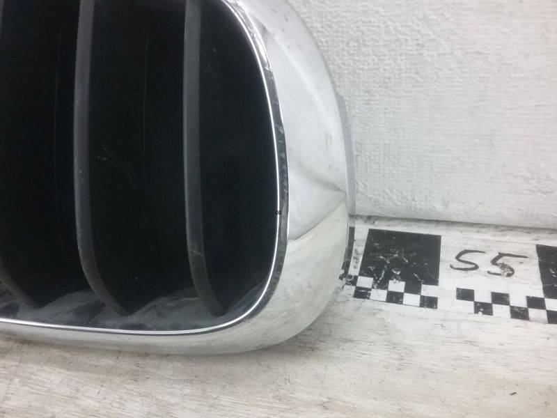 Решетка радиатора правая