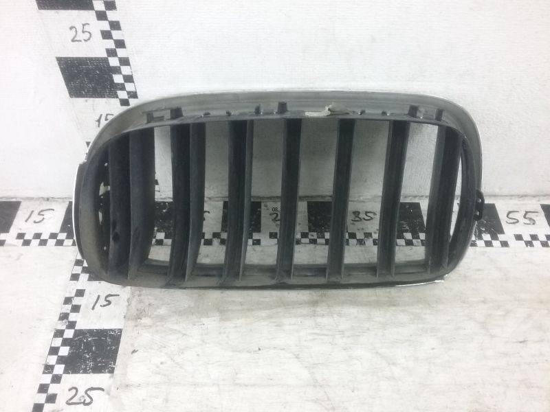 Решетка радиатора правая