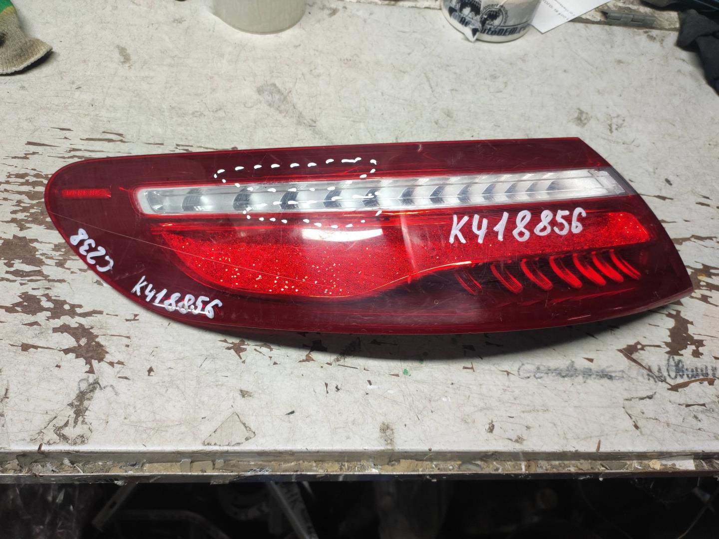 Фонарь задний наружный левый