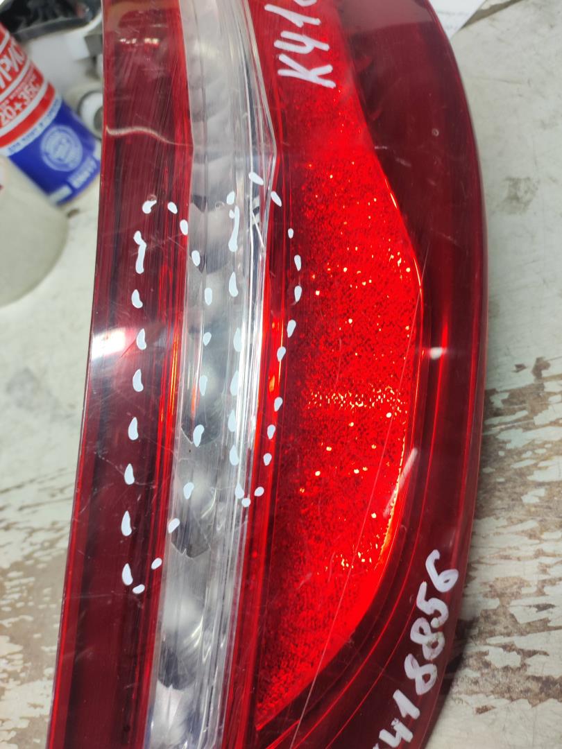 Фонарь задний наружный левый