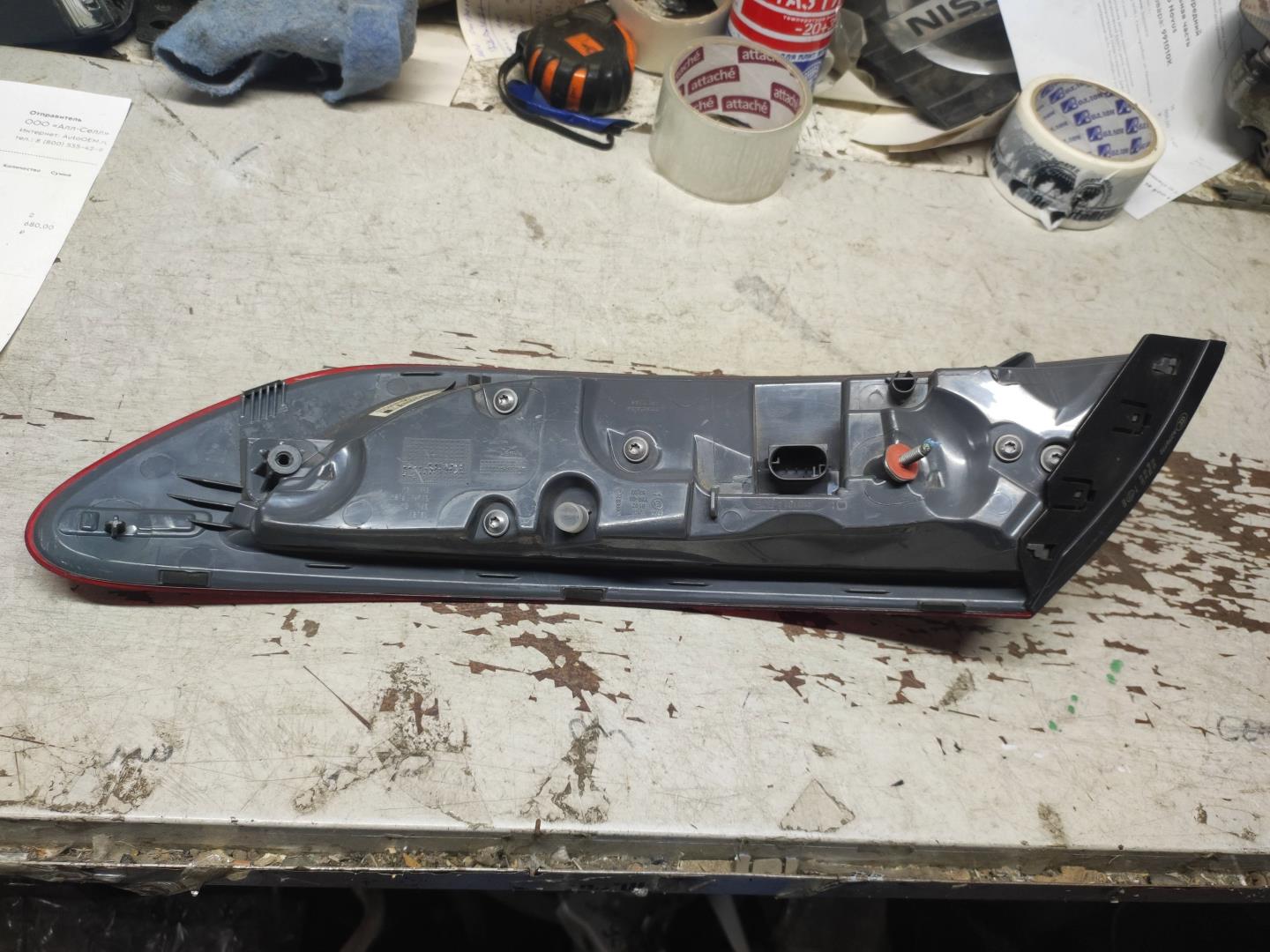 Фонарь задний наружный левый