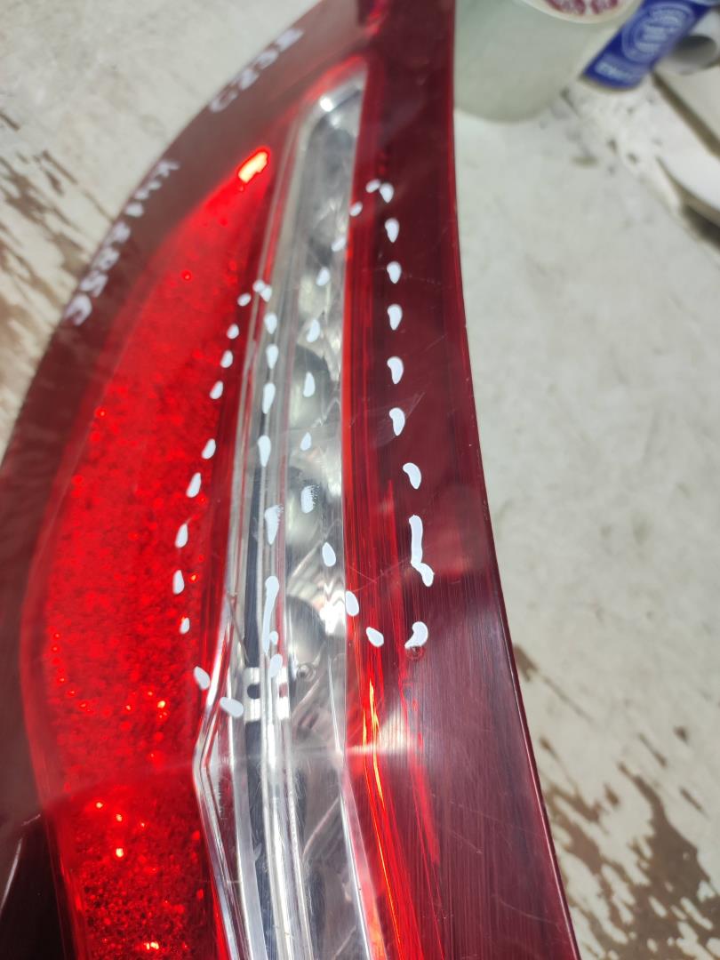 Фонарь задний наружный левый