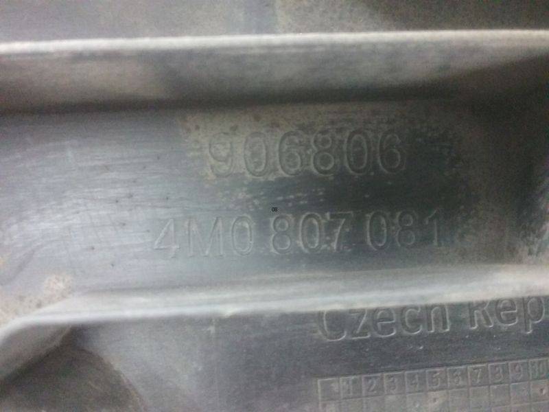 Кожух замка капота