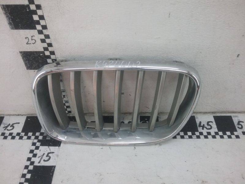 Решетка радиатора левая