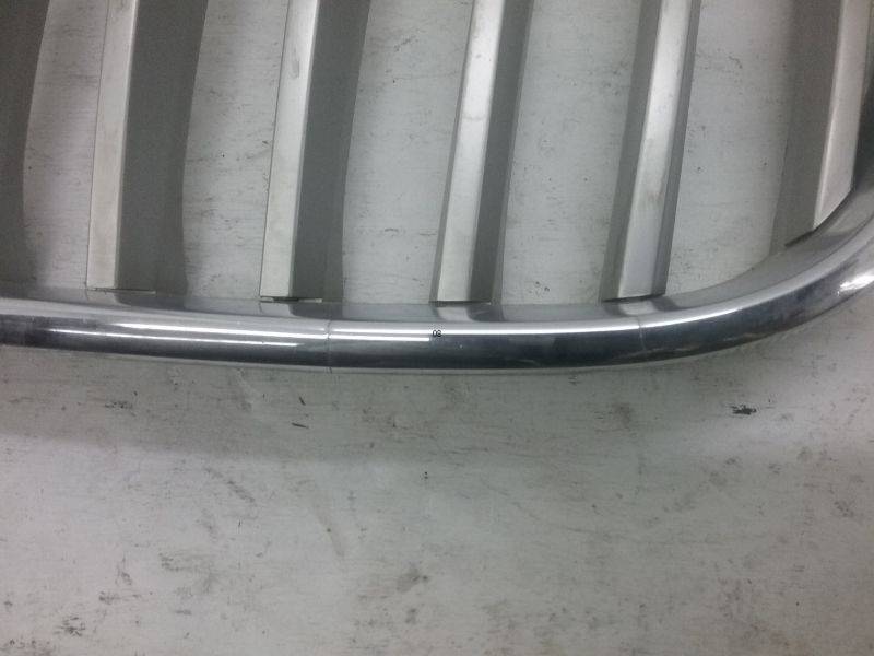 Решетка радиатора левая