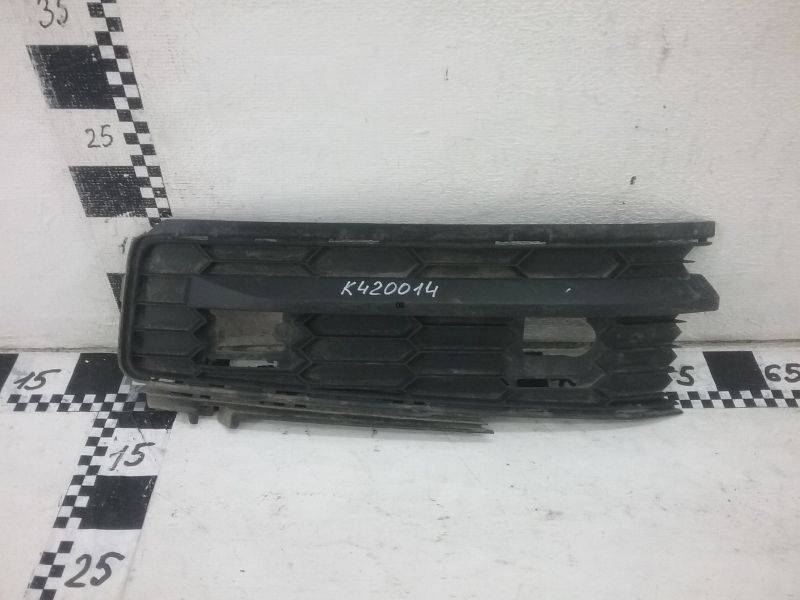 Заглушка бампера правая