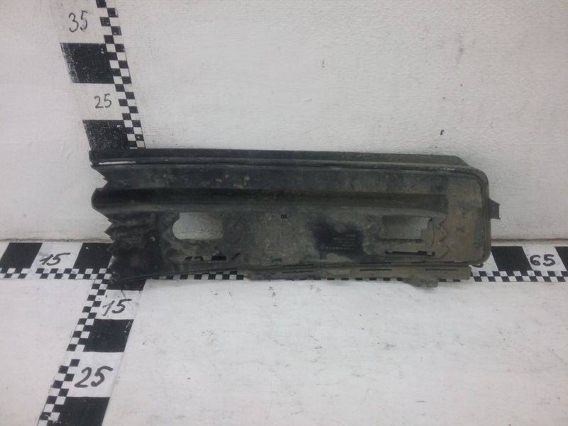 Заглушка бампера правая