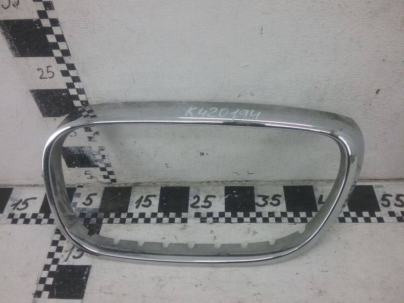 Решетка радиатора левая