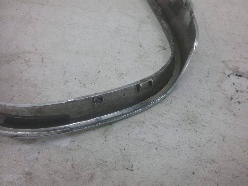 Решетка радиатора левая