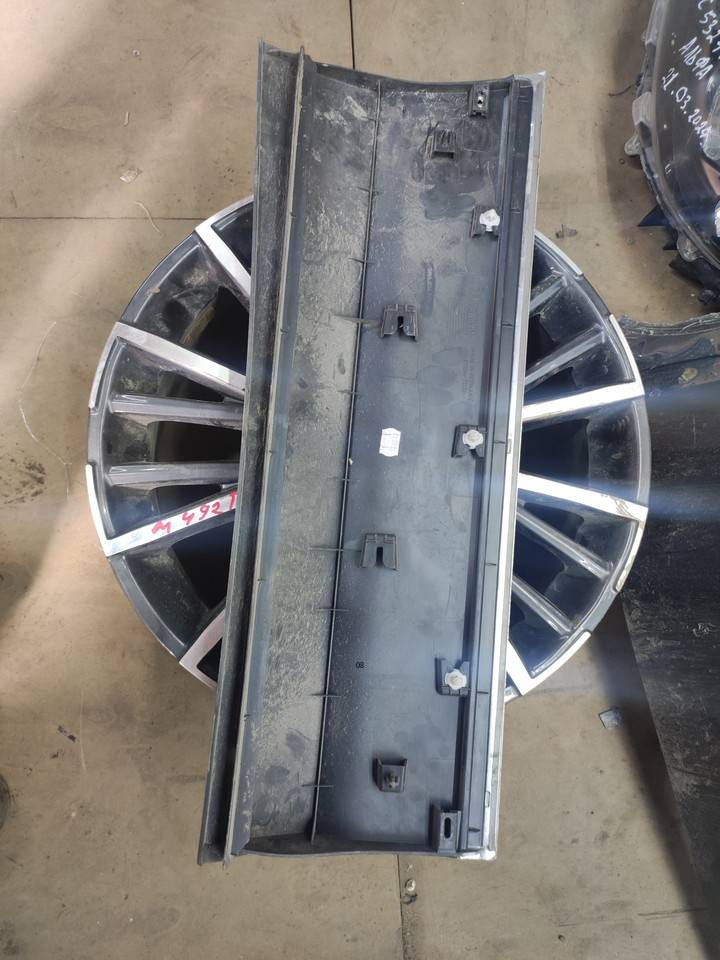 Накладка двери задней левой