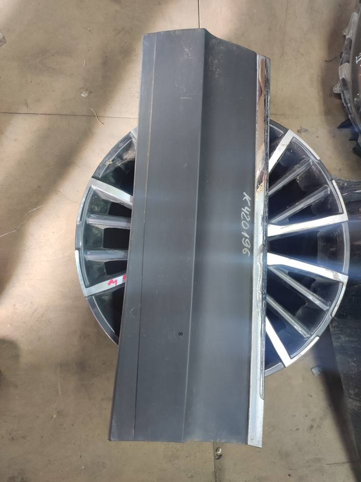 Накладка двери задней левой