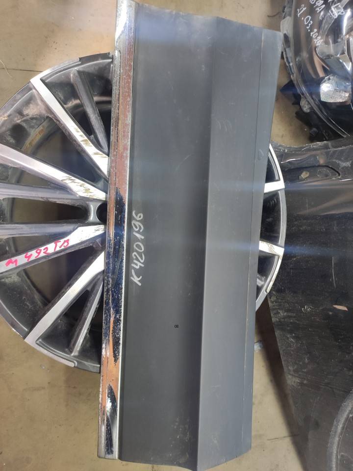 Накладка двери задней левой