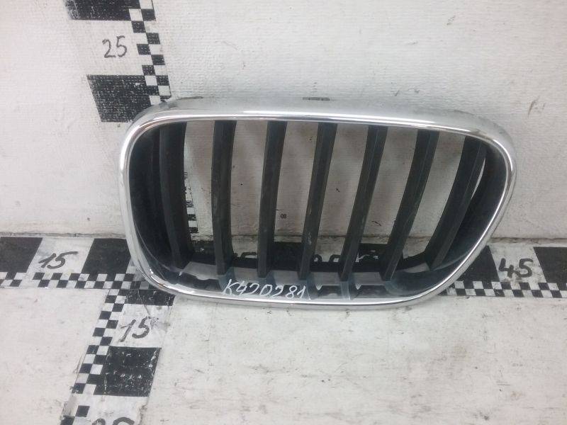 Решетка радиатора левая