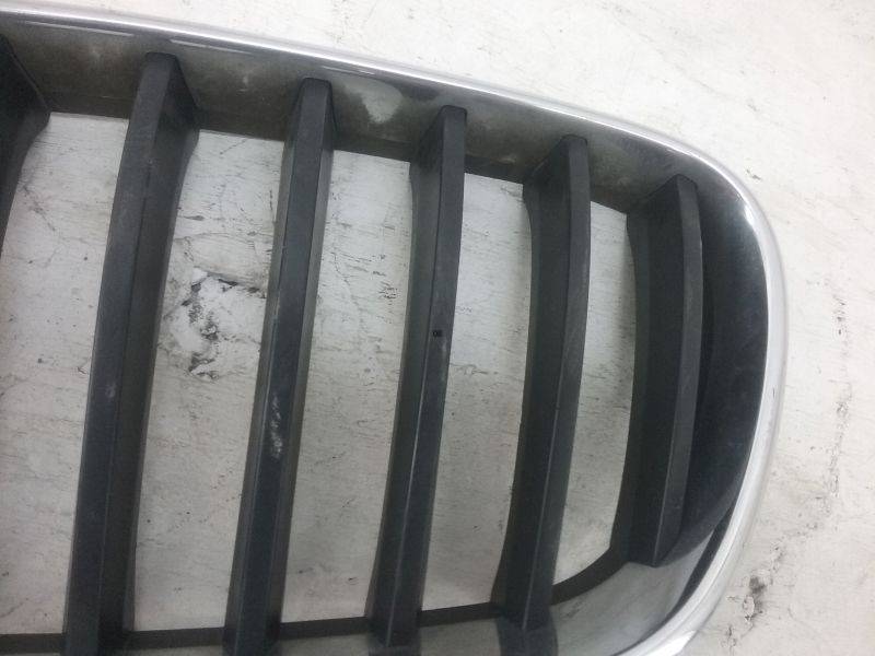 Решетка радиатора левая