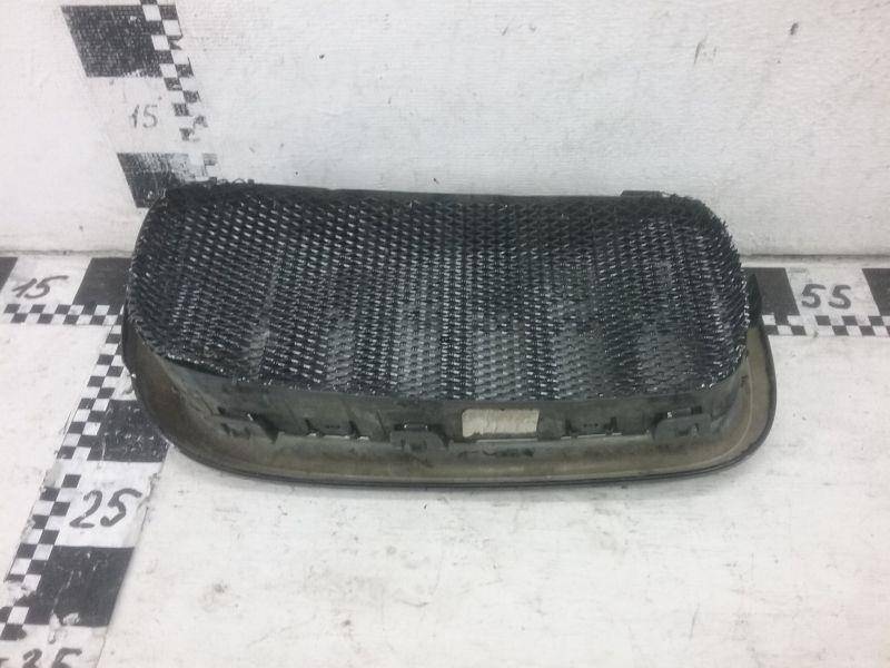 Решетка радиатора левая