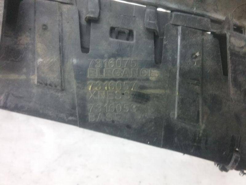 Решетка радиатора левая