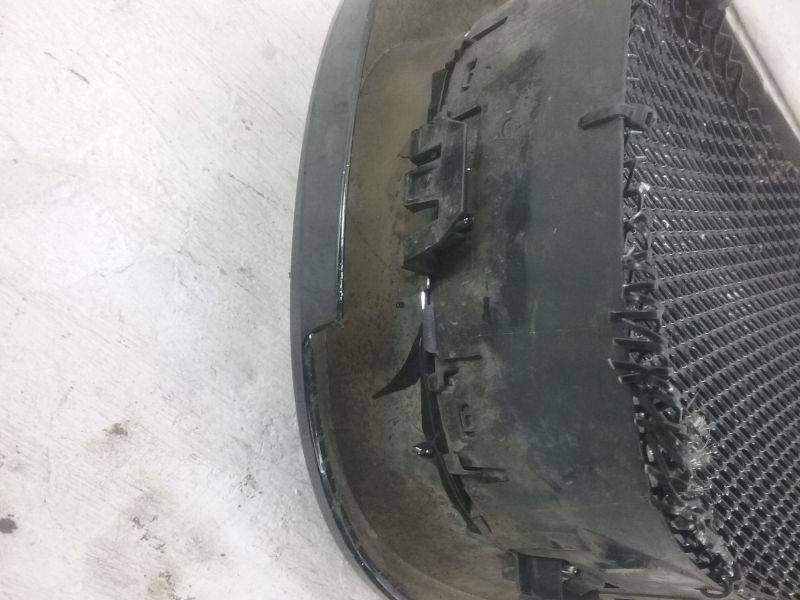 Решетка радиатора левая