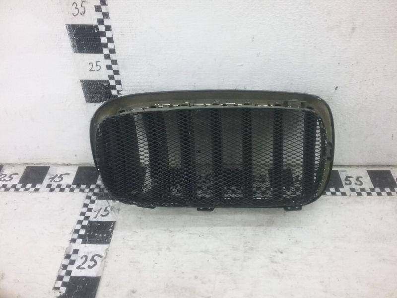 Решетка радиатора левая